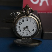 Классические кварцевые часы в подарок